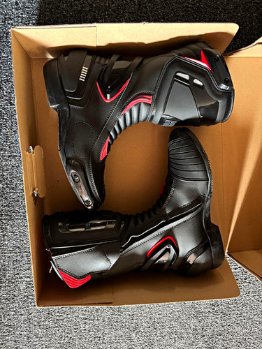 Neue motorradstiefel - neue,